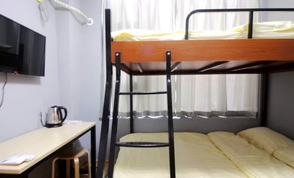 Meet Fish International Youth Hostel