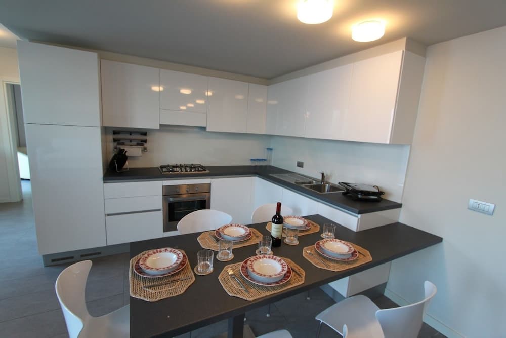 Luxury Apartment Front Lake View