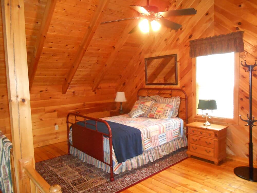 Cardinal Nest 80 2 Bedroom Cabin by Redawning