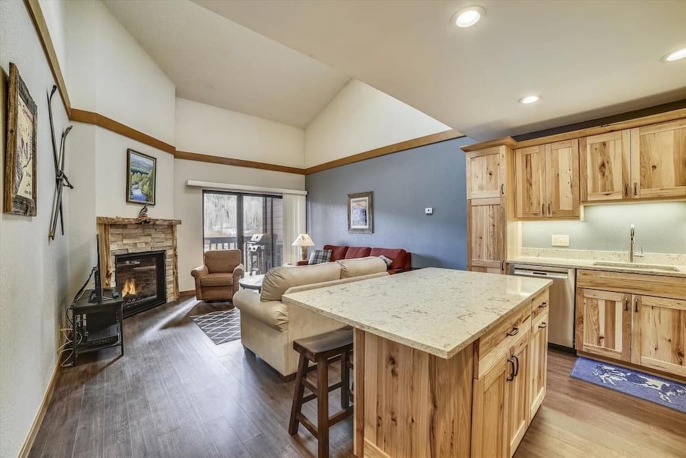 Mountainside 316g 2 Bedroom Condo by RedAwning