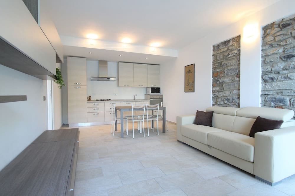 Infinity House Front Lake