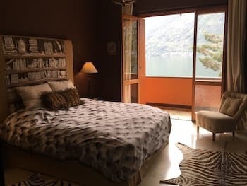 Swan's Nest Luxury Apartment on the Lake