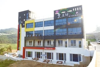 Flora Hostel Pension