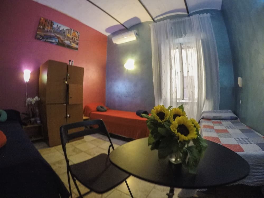 Român Holidays Hostel