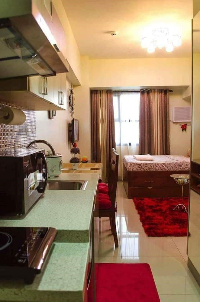 Coleen's Bedsit at Horizons 101