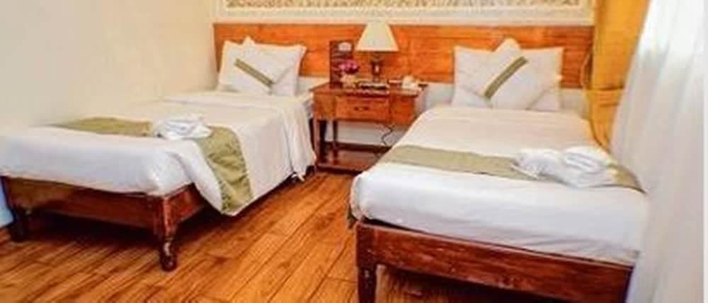 Farmhouse Hotel & Cafe