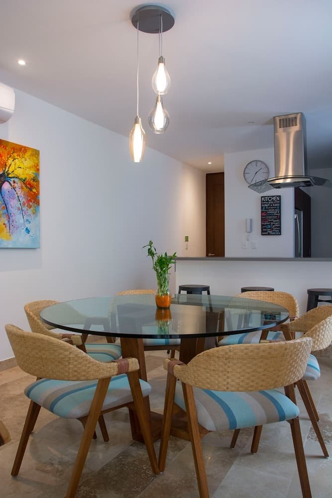 Profound relaxation in 2BR Condo with pool view by Happy Address