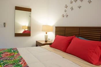 Profound relaxation in 2BR Condo with pool view by Happy Address