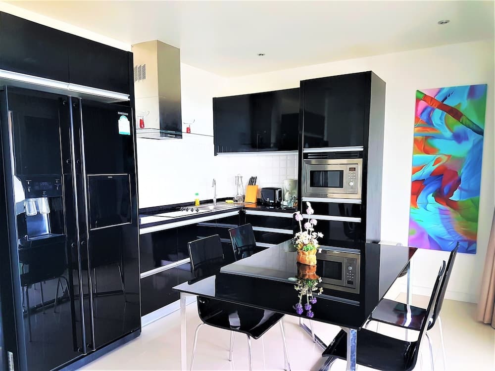 Sunset Plaza 1 Karon Beach by PHR