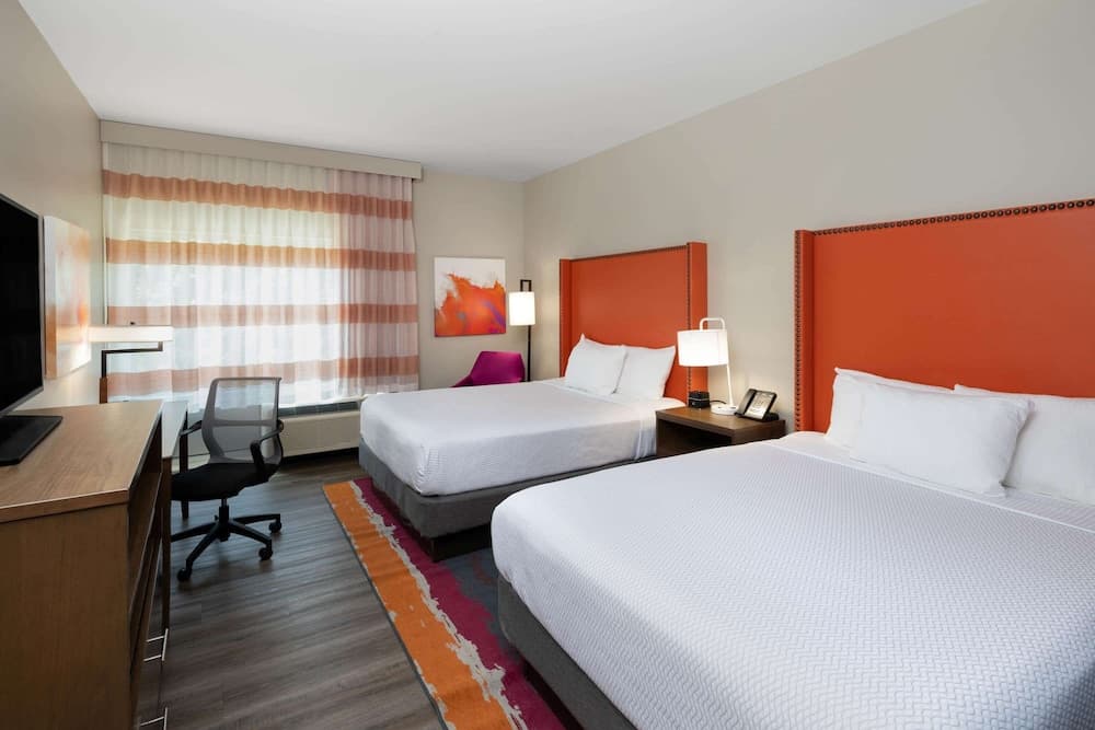 La Quinta Inn & Suites by Wyndham Greensboro Arpt High Point
