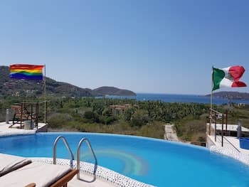 Casa Arcoiris Zihuatanejo