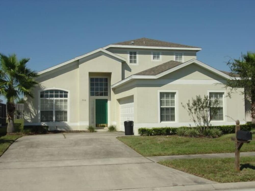 Ahr123 - Hampton Lakes - 5 Bed 3 Baths Villa