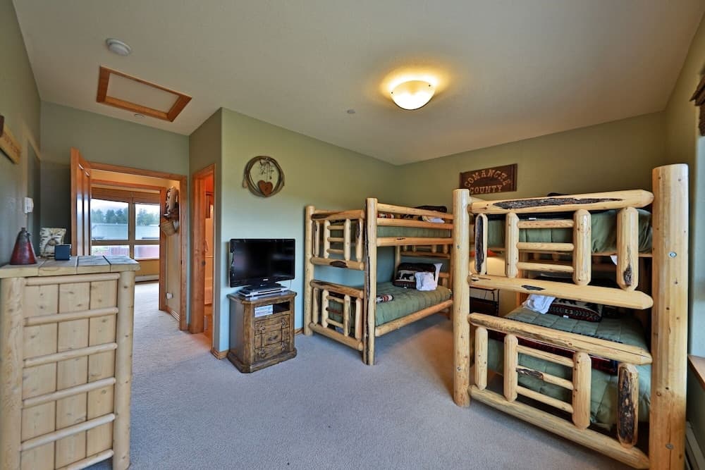 Winterstar Townhome 3 Bedroom Townhouse by Redawning