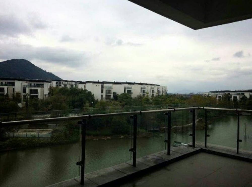 Moon River Lake View Villa