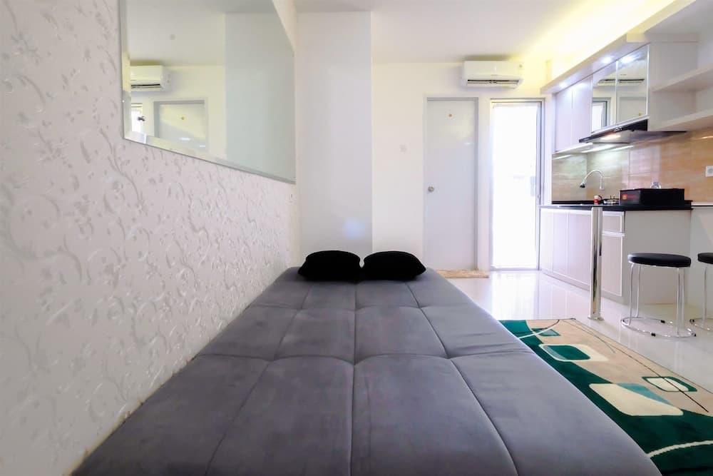 Bassura City Apartment with Mall Access