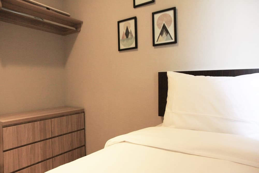 Deluxe and Comfortable The Springlake Summarecon Apartment