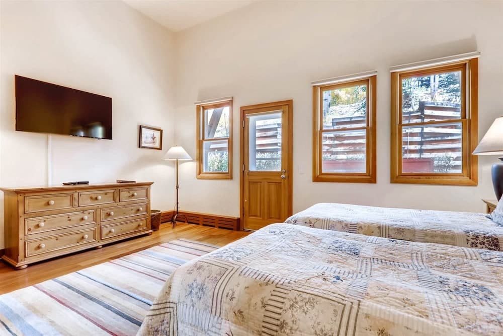 Snowmass Village 2 Bedroom Ski-In, Ski-Out Condo on Fanny Hill