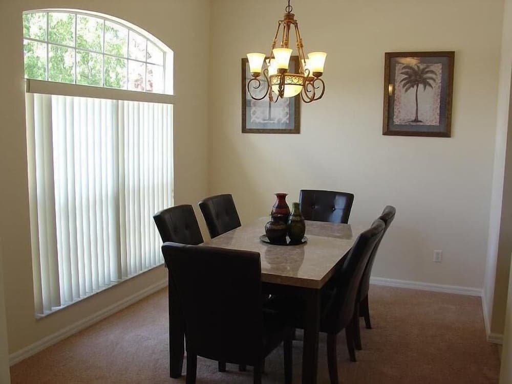 Ahr208 - Hampton Lakes - 5 Bed 3 Baths Villa