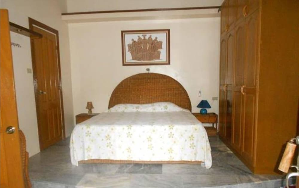 Dolphinbay Beachfront & Dive Resort