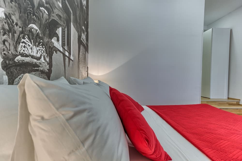 Split Urban Rooms III