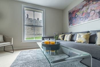 Central Apartment Facing Windsor Castle