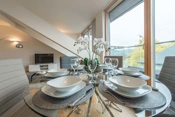 Hampden Apartments - The Victoria