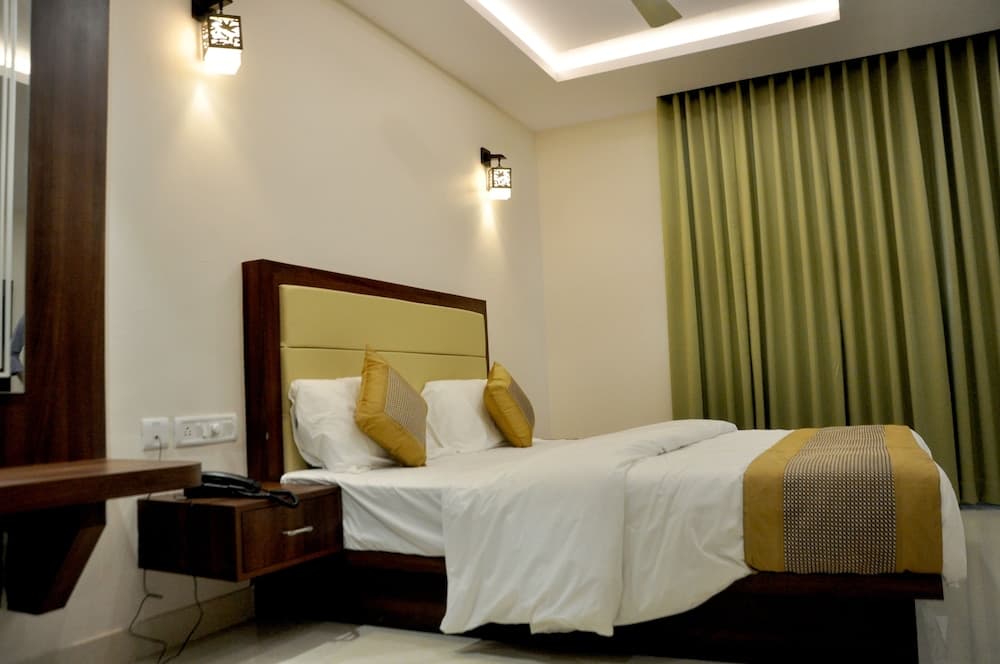 Hotel Ambika International Byndoor