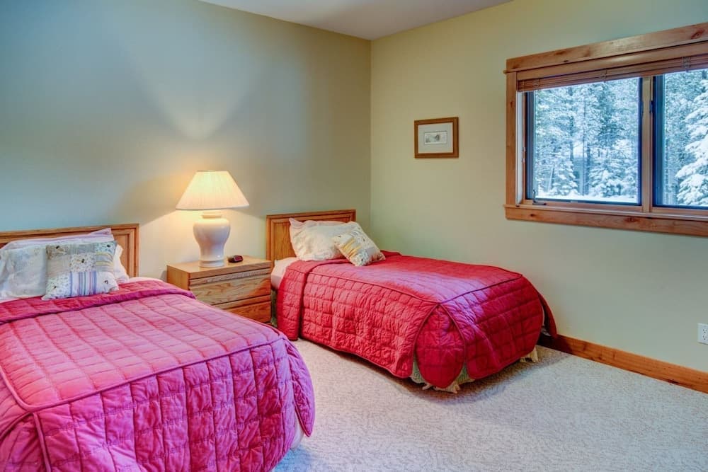 Big Sky - Pine Cone Terrace