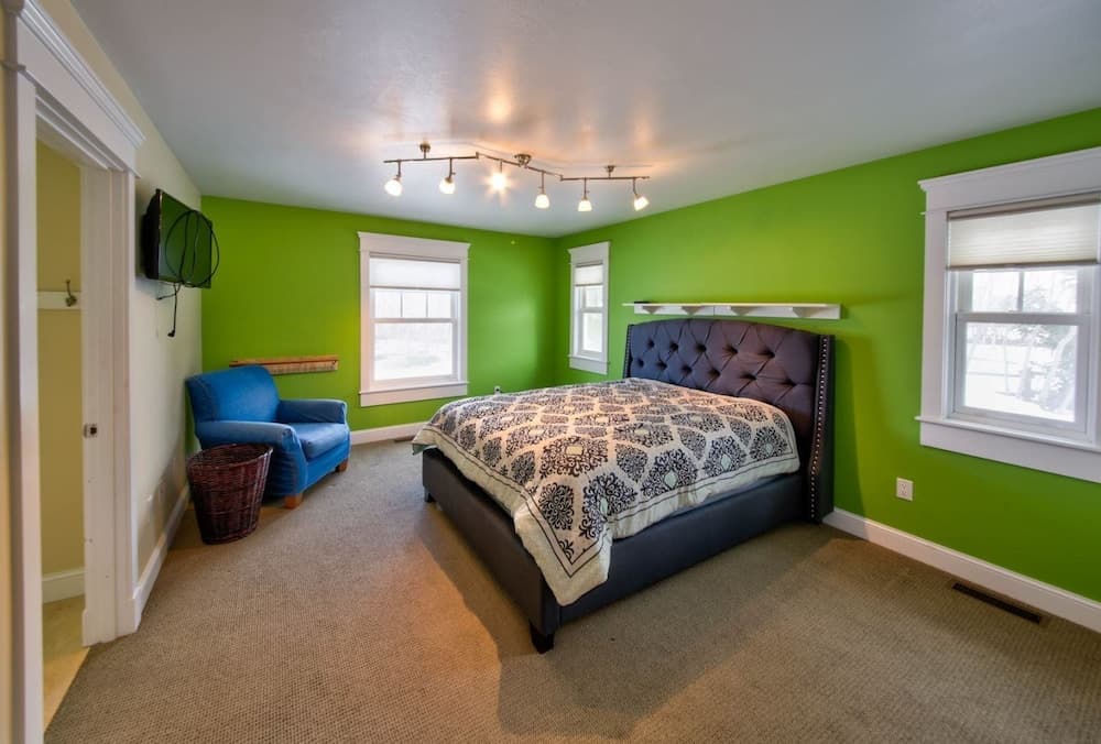 Bozeman - Beach Escape