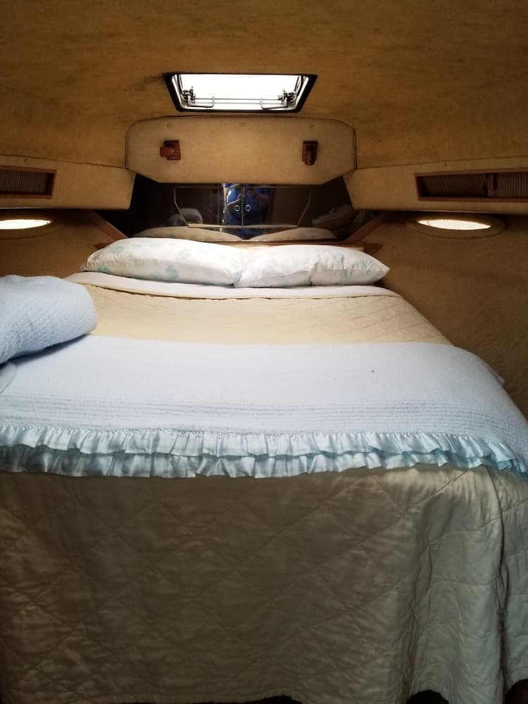 Hills Motor Court & Marina