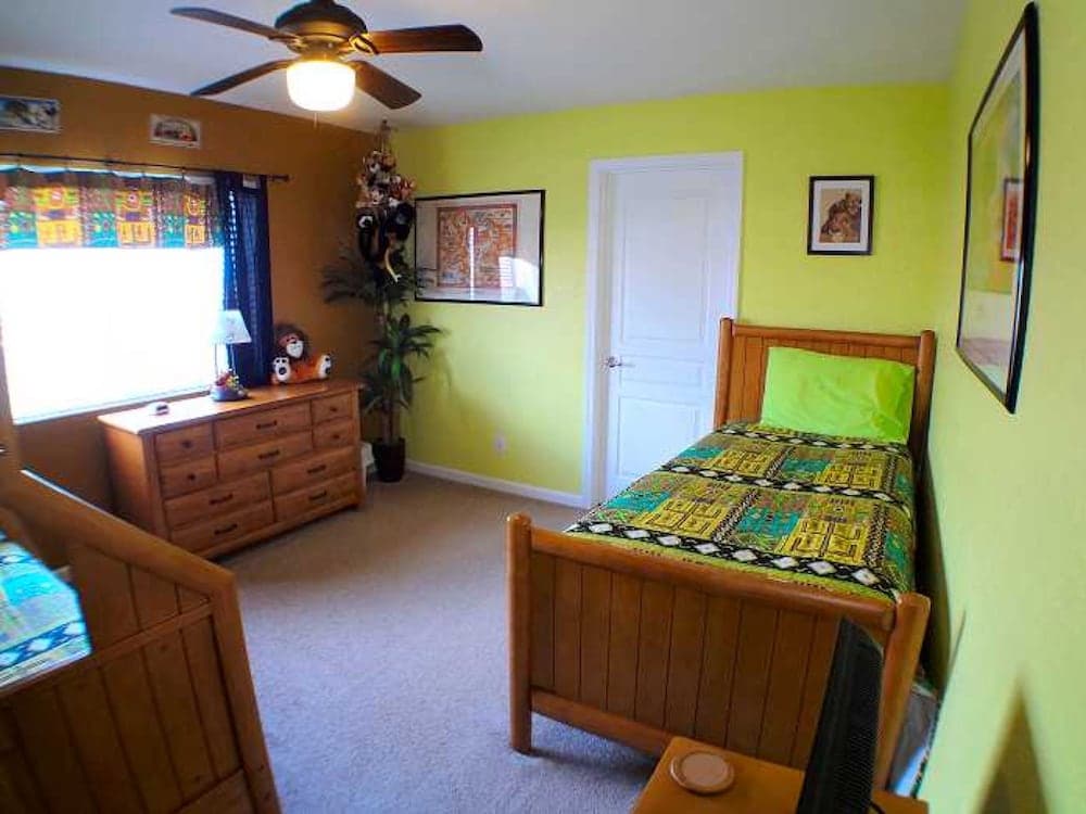 6BR 4BA Home in Windsor Hills by CV-2537