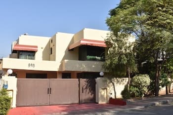 Safari Club 2 Bahria Town