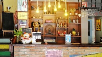 Phoenix Tree Inn - Hostel