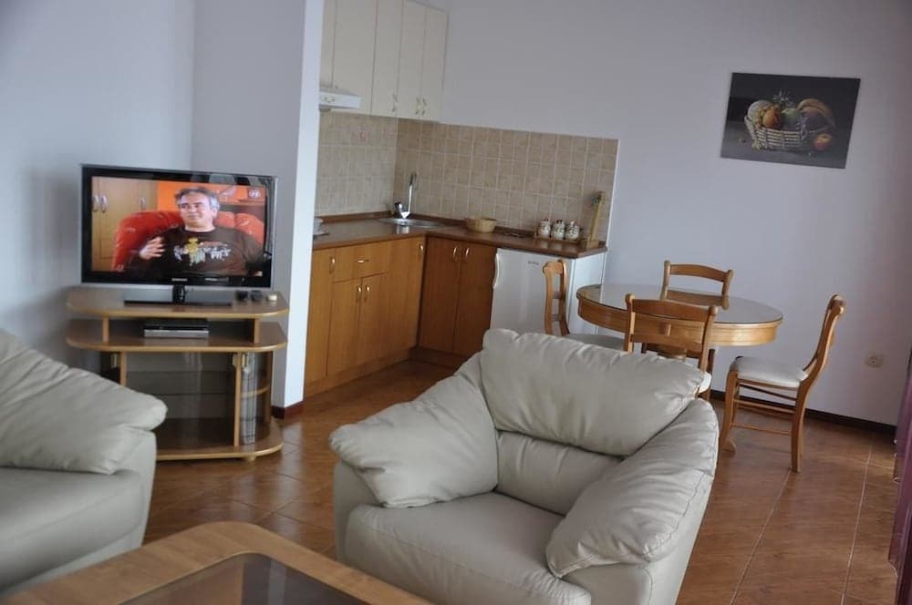 Adeona apartments - On the beach