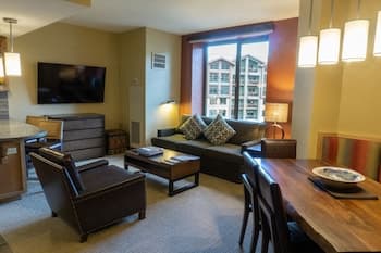 Deluxe Studio Steps From Red Pine Gondola & Canyons Ge 1 Bedroom Condo by RedAwning