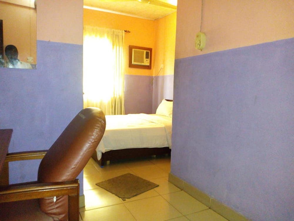 Holla-Jobi Guest House