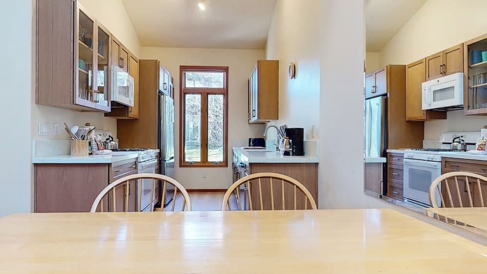 Snowcreek V 933 Bright and Spacious, Private BBQ, Washer Dryer, Pet-Friendly by RedAwning