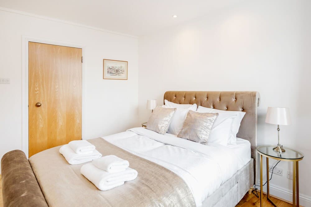 Great Mayfair Apartment - Sleeps 6