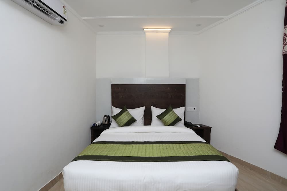 Airport Hotel Ambience Inn