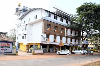 Hotel Kamat Plus
