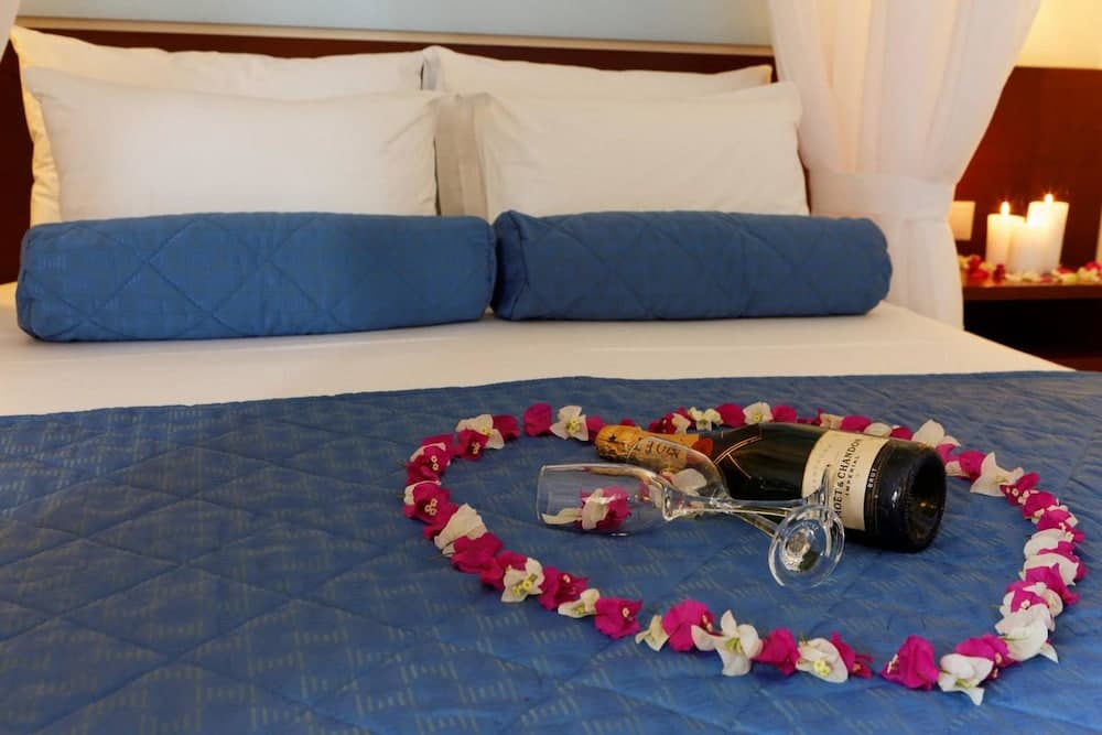 Anissa Beach & Village