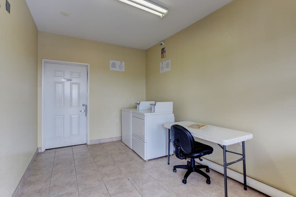 Memorylane Inn & Suites