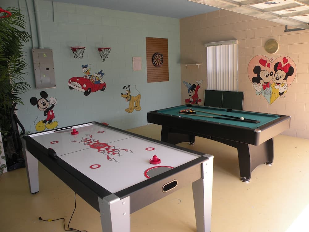 Ov2487 - Hampton Lakes - 5 Bed 3 Baths Villa