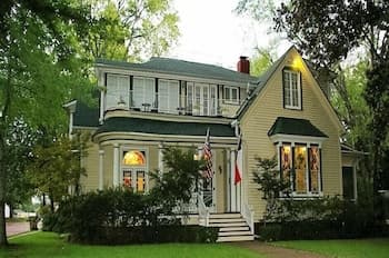 Woldert-Spence Manor