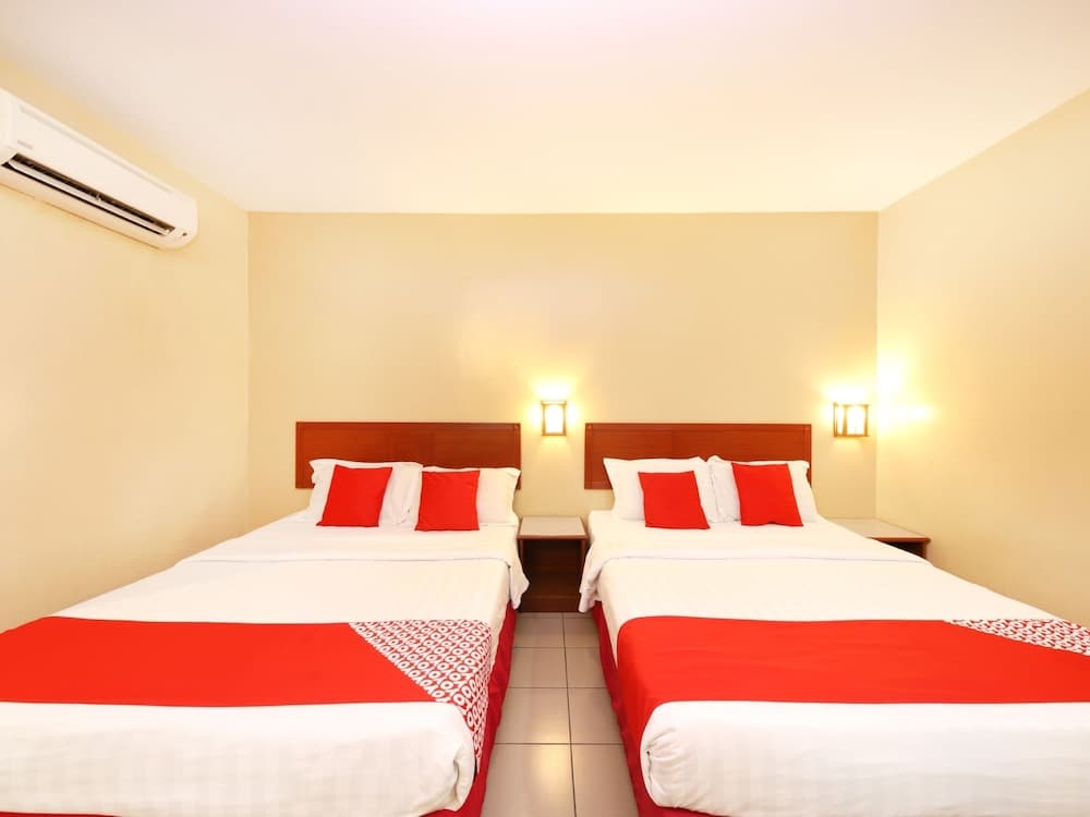 Super OYO 447 Comfort Hotel Meru