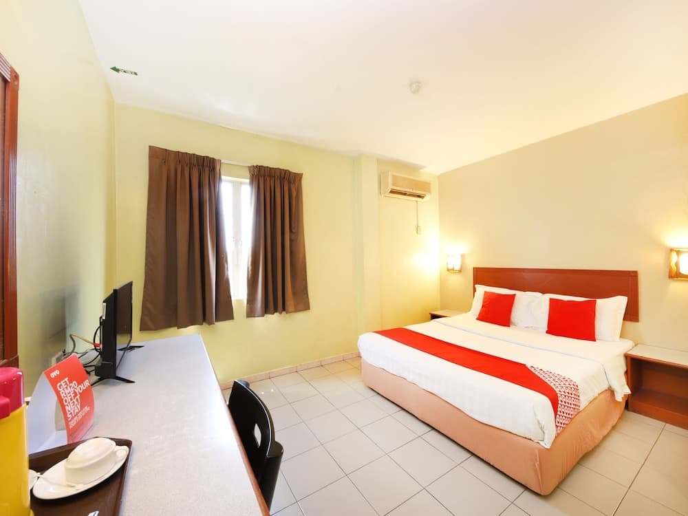 Super OYO 447 Comfort Hotel Meru