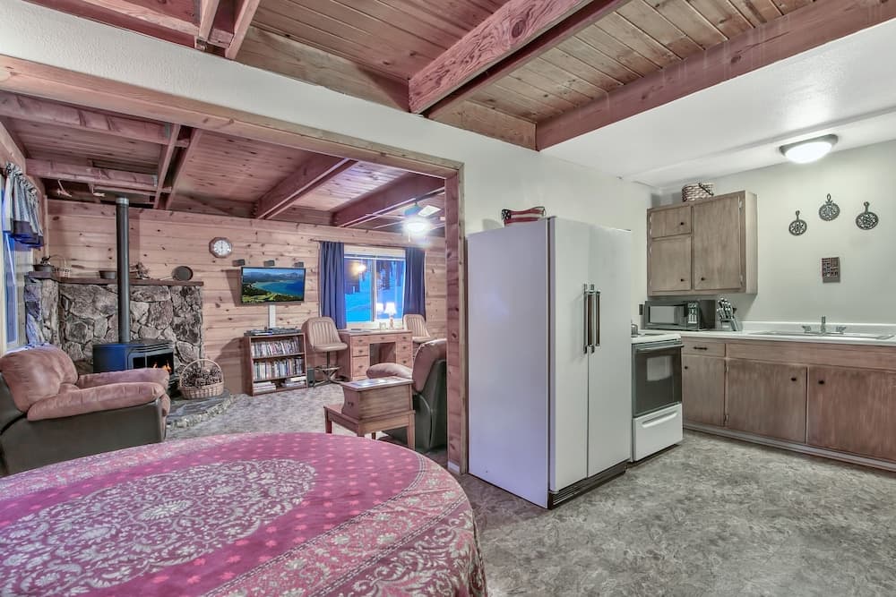 Cholula 811c 4 Bedroom Cabin by RedAwning