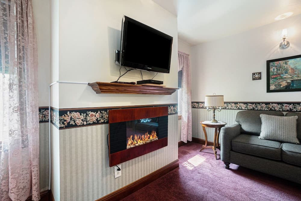 Black River Inn Bed and Breakfast