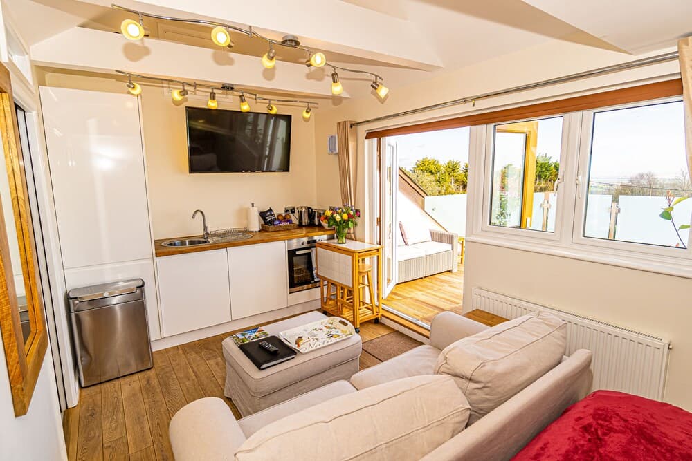 Sea View Holiday Flat - Covehurst Bay