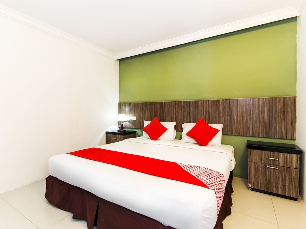 Super OYO 443 Crystal City Hotel